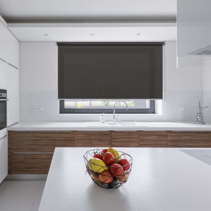 Roleta wolnowisząca Gładka Przyciemniająca Gładka Ciemna Szara Gl06