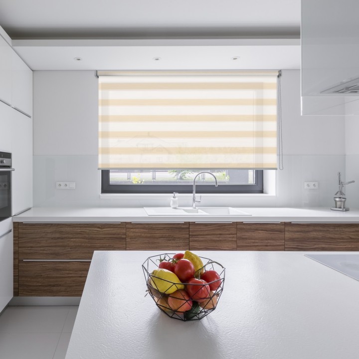 Roleta wolnowisząca Gładka Przyciemniająca Ex Paski Beżowa 74