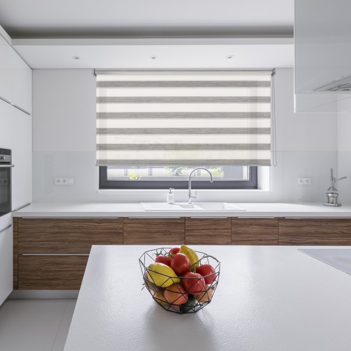 Roleta wolnowisząca Gładka Przyciemniająca Ex Paski Szara 73