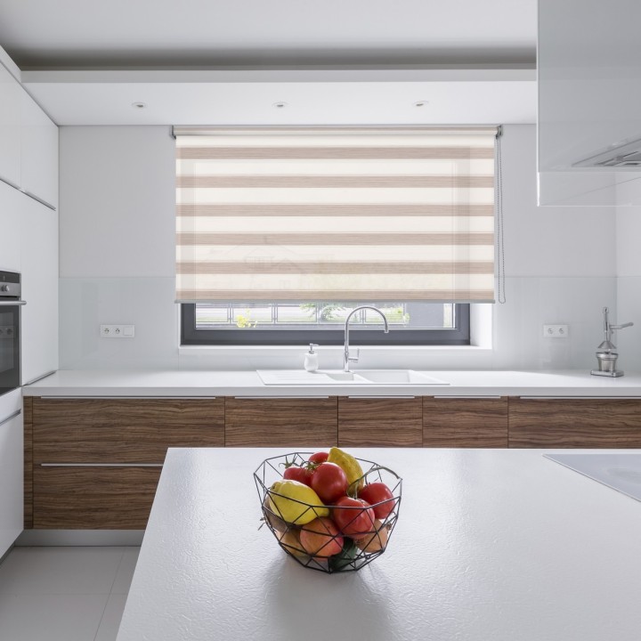 Roleta wolnowisząca Gładka Przyciemniająca Ex Paski Jasnobrązowa 76