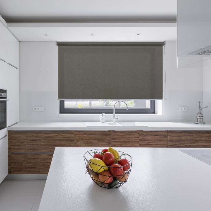 Roleta wolnowisząca Gładka Przyciemniająca Royal Szara 817