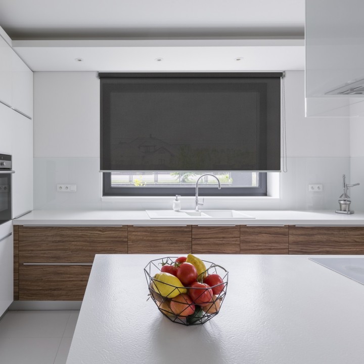 Roleta wolnowisząca Gładka Przyciemniająca Screen Czarna 211