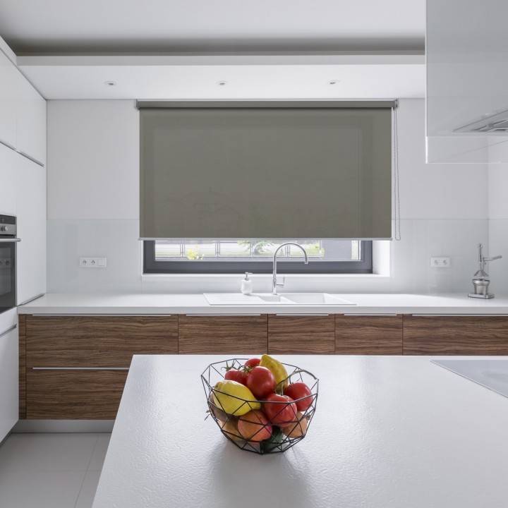 Roleta wolnowisząca Gładka Przyciemniająca Gładka Zielona 527