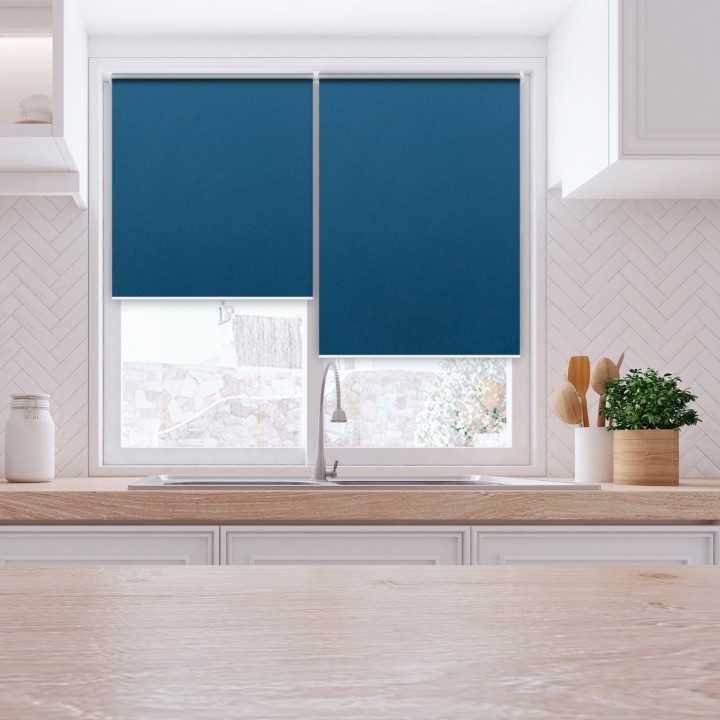 Roleta Mini Gładka Zaciemniająca Termo Zaciemniająca Niebieska 304