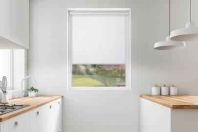 Roller blind in PVC cassette with a guide Borneo śnieżnowhite 101