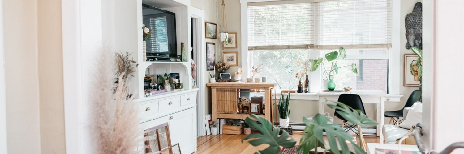 Różnice między żaluzjami drewnianymi a aluminiowymi