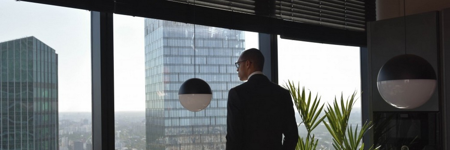 Najlepsze gatunki drewna do produkcji żaluzji