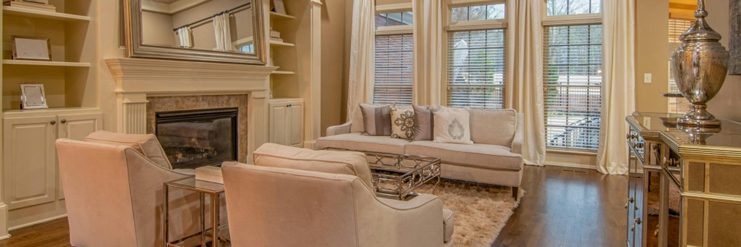 Rolety i zasłony na jednym oknie