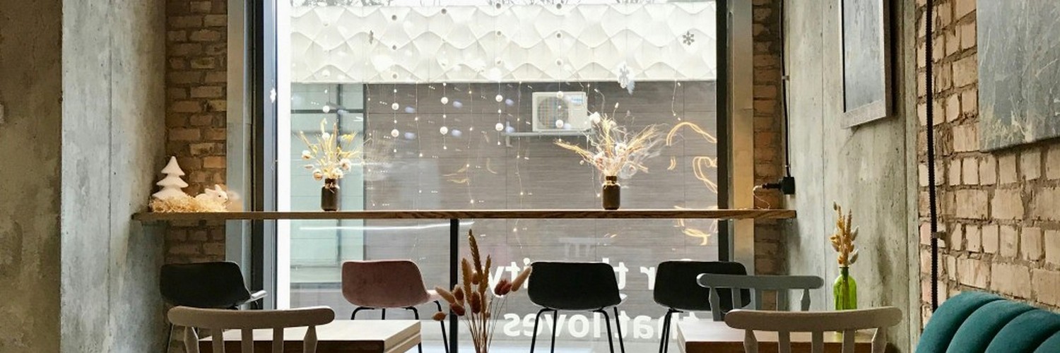 Rolety do wnętrza loftowego – jak wybrać odpowiedni model?