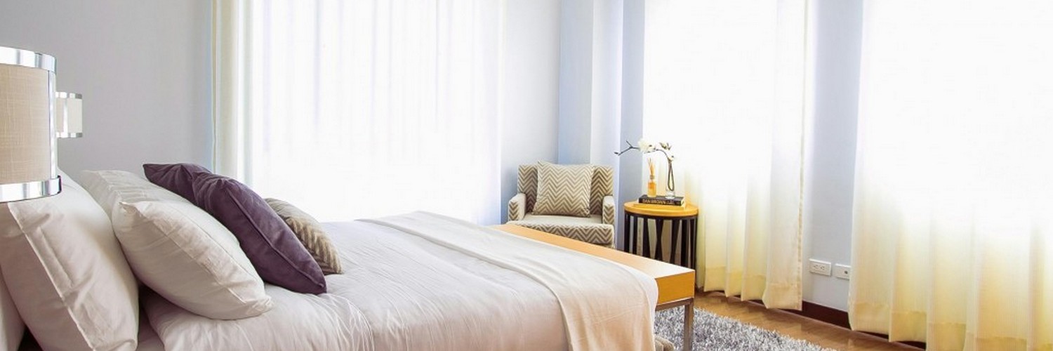 Co jest lepsze – karnisz czy szyna? Najważniejsze zalety obu rozwiązań