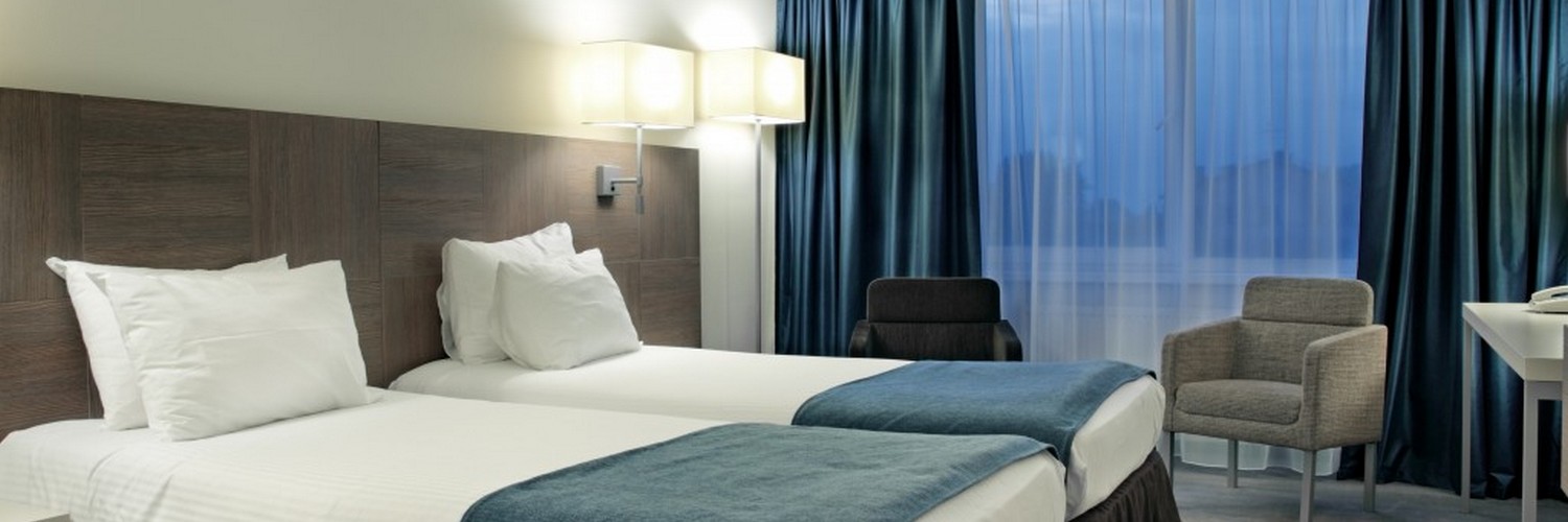 Jak upiąć za długie firanki?