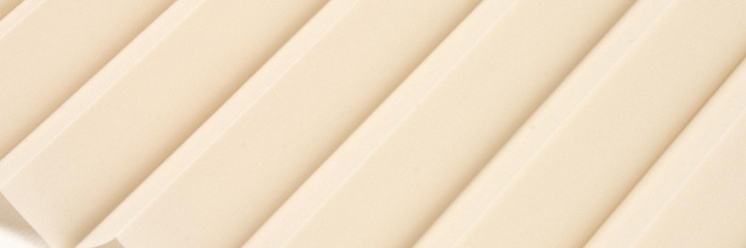 Jakie zasłony do beżowych ścian? Zainspiruj się