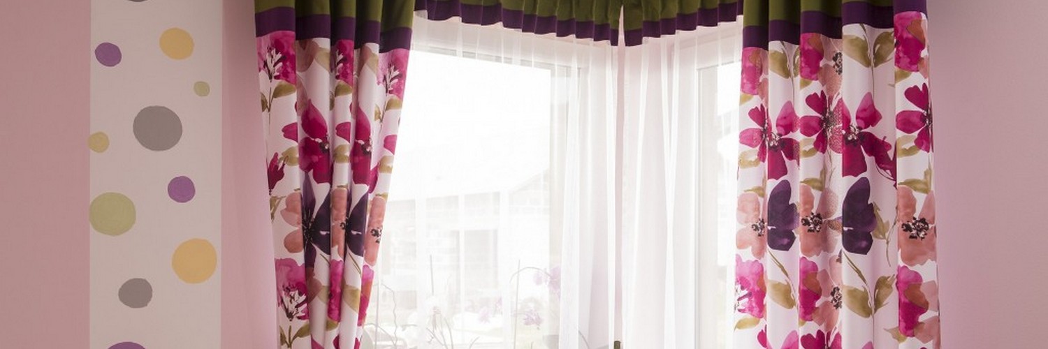 Montaż karnisza metalowego.