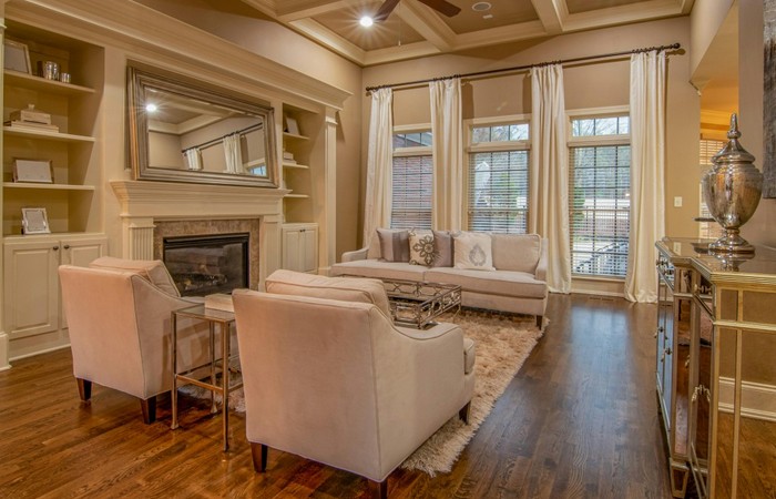 Rolety i zasłony na jednym oknie