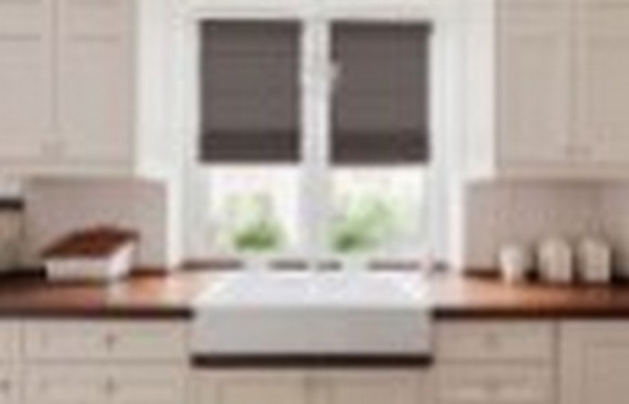 Jasne czy ciemne rolety – które lepiej się sprawdzają?