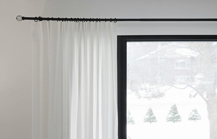 Na jakiej wysokości umieścić karnisz?