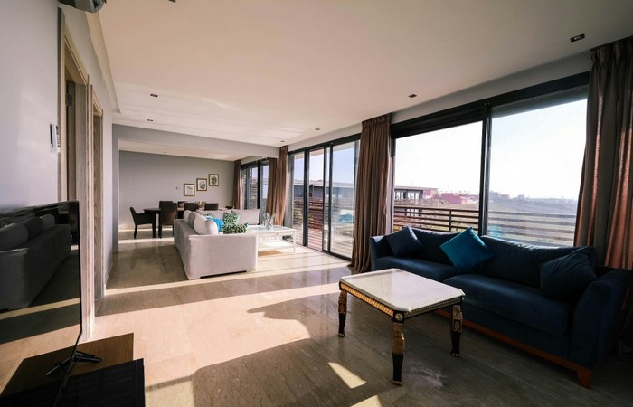 Szyna aluminiowa czy plastikowa – co jest lepszym wyborem?