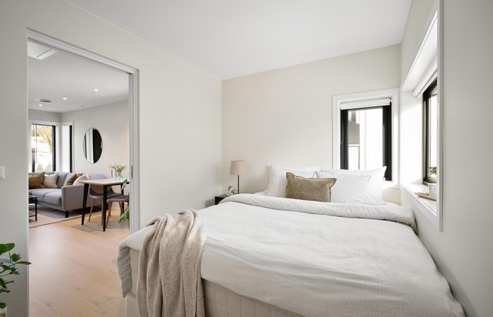 Rolety plisowane, z prowadnicą czy wolnowiszące? Jak wybrać idealne osłony okien