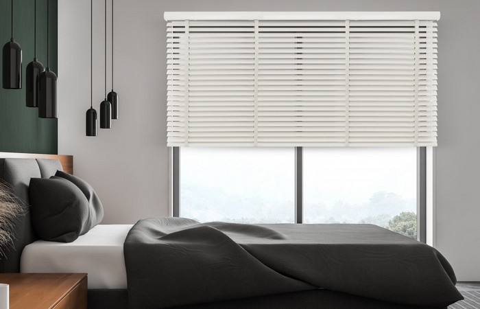 Czym zasłonić okno balkonowe? 7 pomysłów