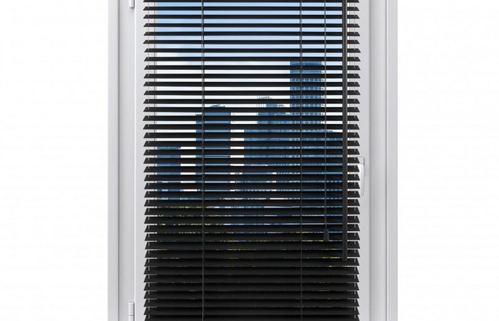 Montaż żaluzji w świetle szyby — jak to zrobić krok po kroku?