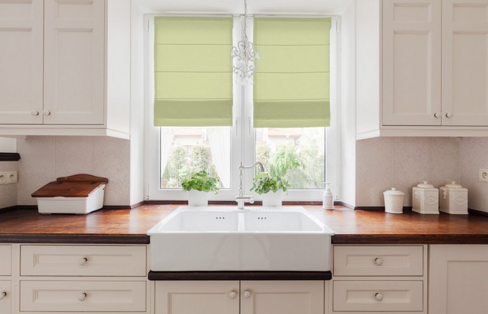 Roleta rzymska i zasłona — jak je połączyć?