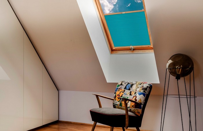 Jak i czym zasłonić okna dachowe? 