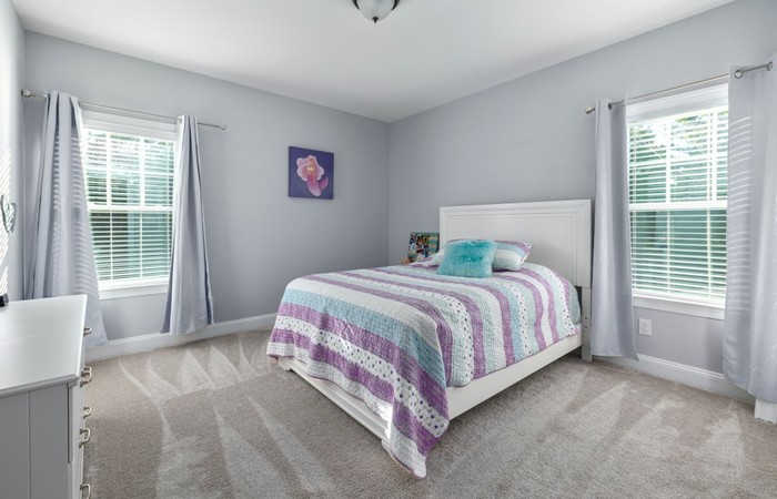 Tkaniny, wzory i kolory – najmodniejsze plisy bezinwazyjne do Twojego mieszkania