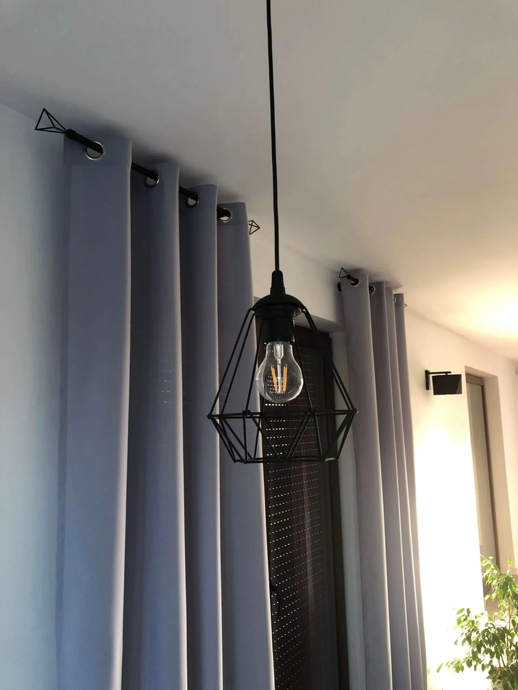 Karnisz czarny mat 19 mm. pojedynczy Space.